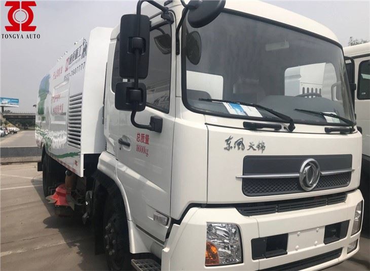 Camion balayeuse de route