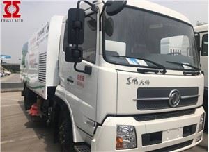 Camion balayeuse de route