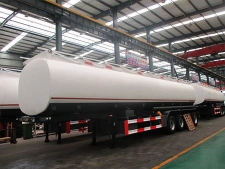 La Chine fabrique des pétroliers à essence TONGYA à 4 essieux