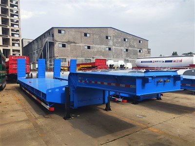 Semi-remorque surbaissée sur mesure