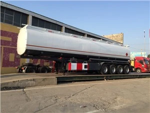 Remorque de camion-citerne à carburant à 4 essieux personnalisée