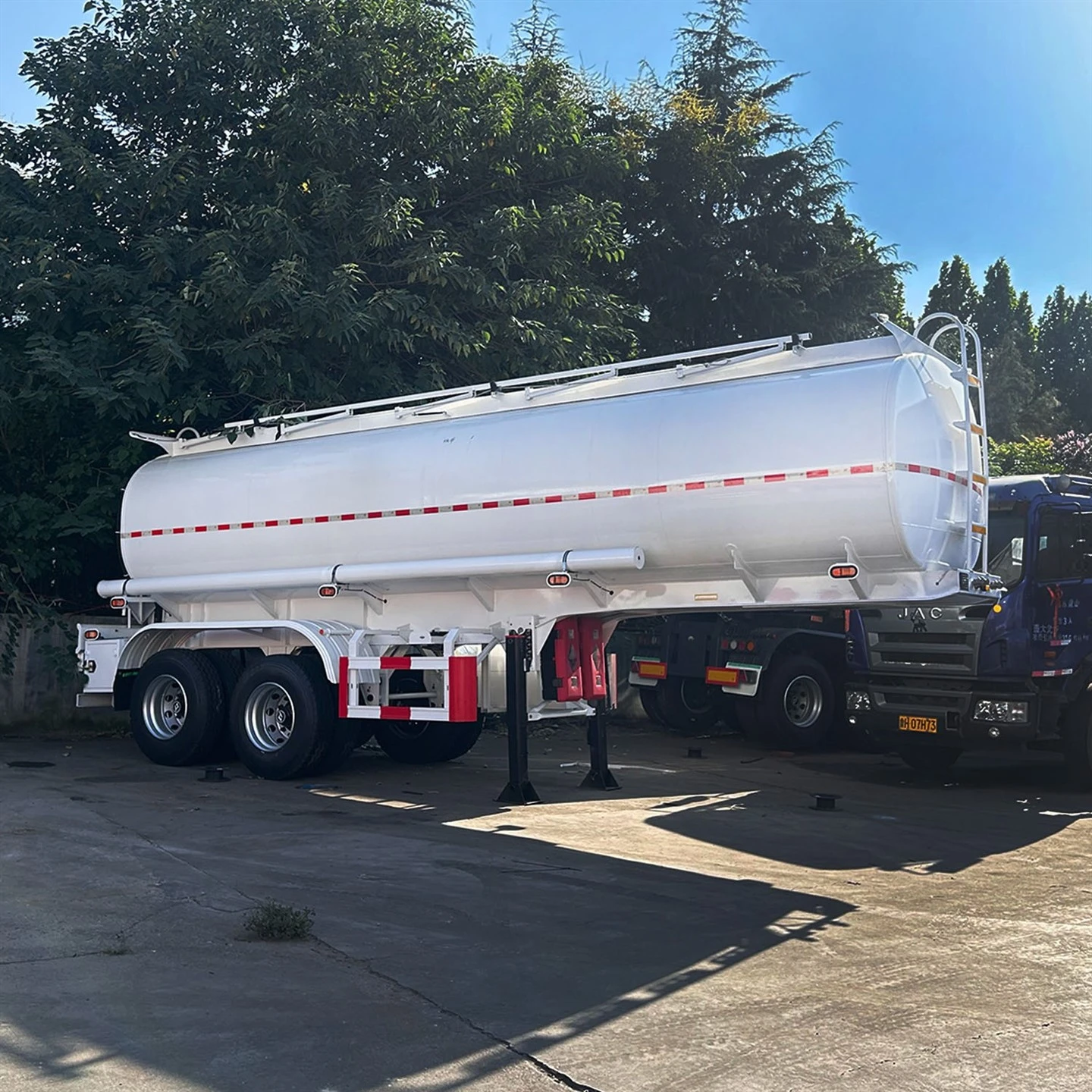Semi-remorque de réservoir de carburant à 2 essieux